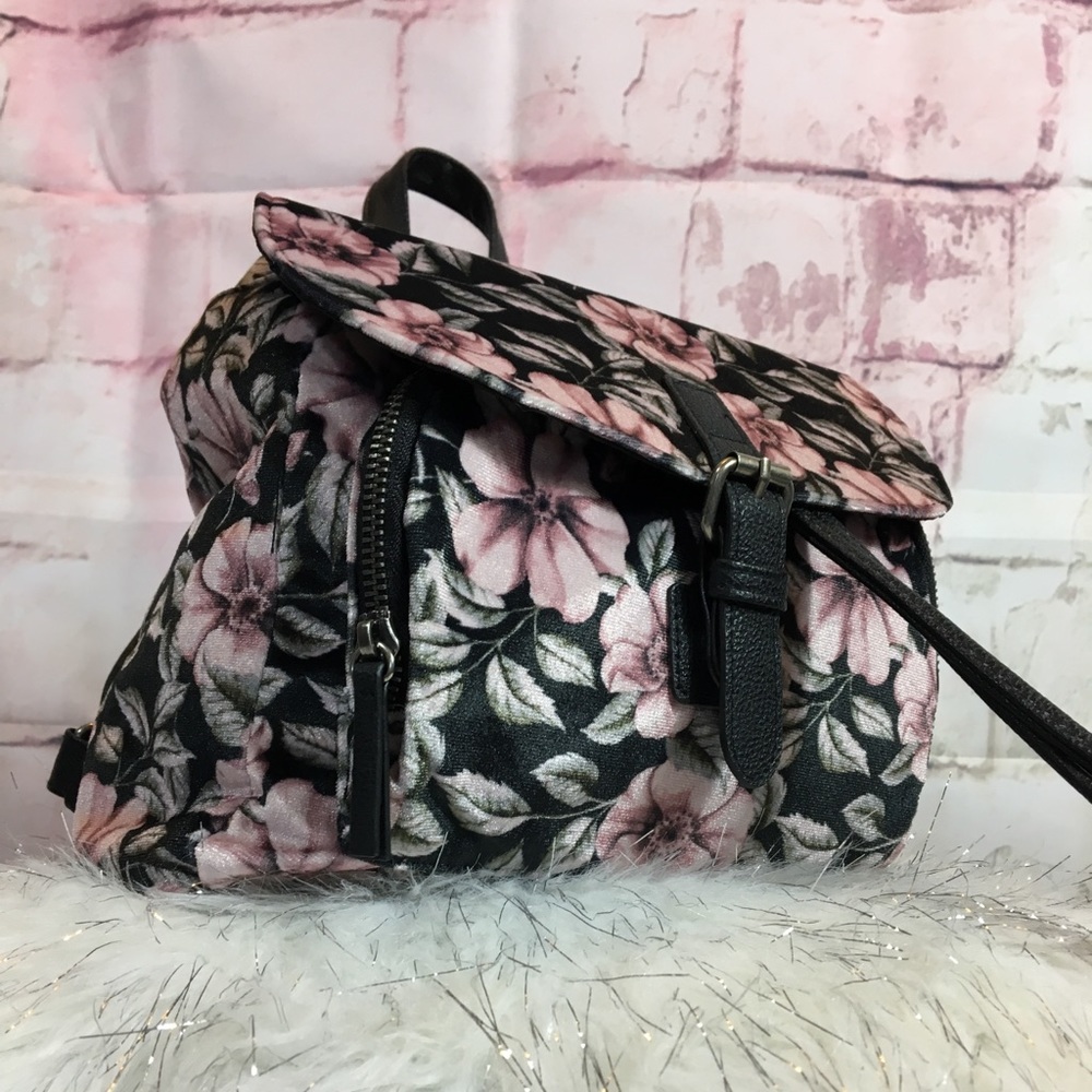 Spring Fever Backpack - Picture 2 of 7